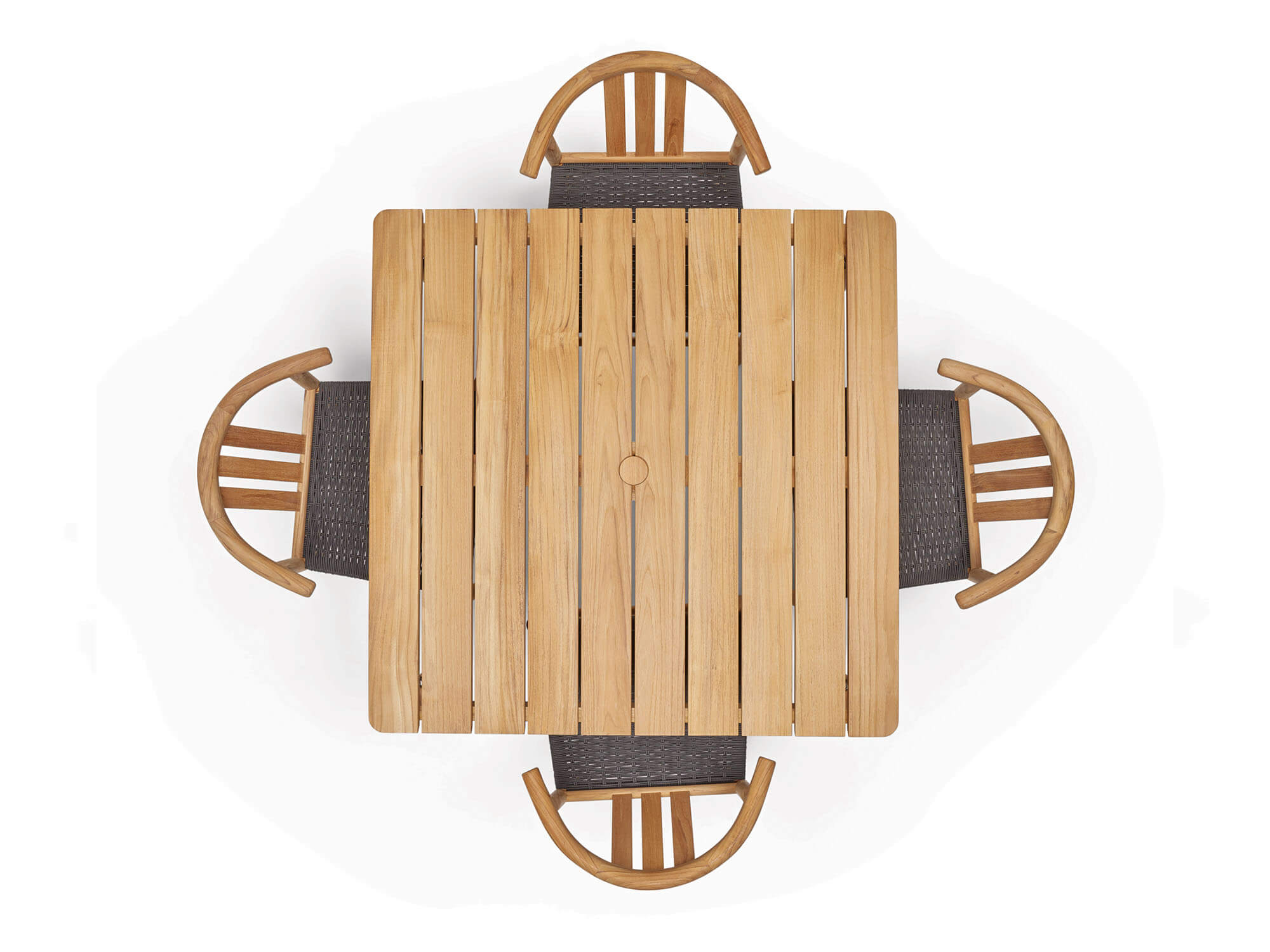 Vue aérienne de la table à manger extérieure carrée et des chaises